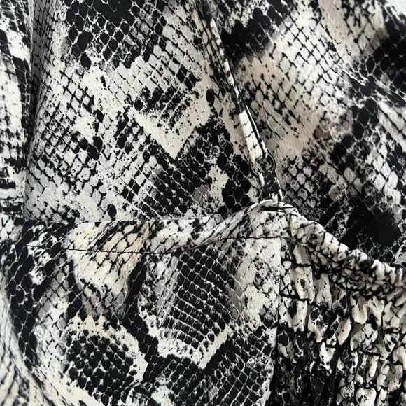 Chic Snake Print Cover-up - Picture 5 of 7